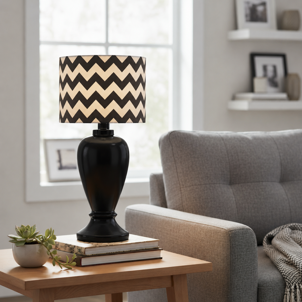 Black Vase ziazag